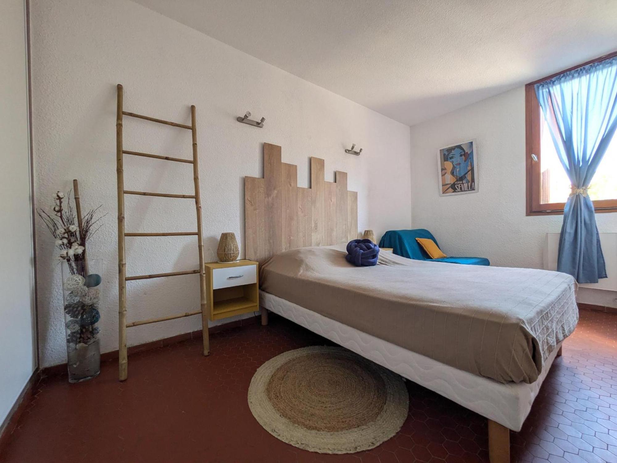 Apartment T2 A Avec Terrasse Et Parking Prive, A 300m De La - Fr-1-309-385